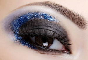 Blue Glitter Smokey Eyes