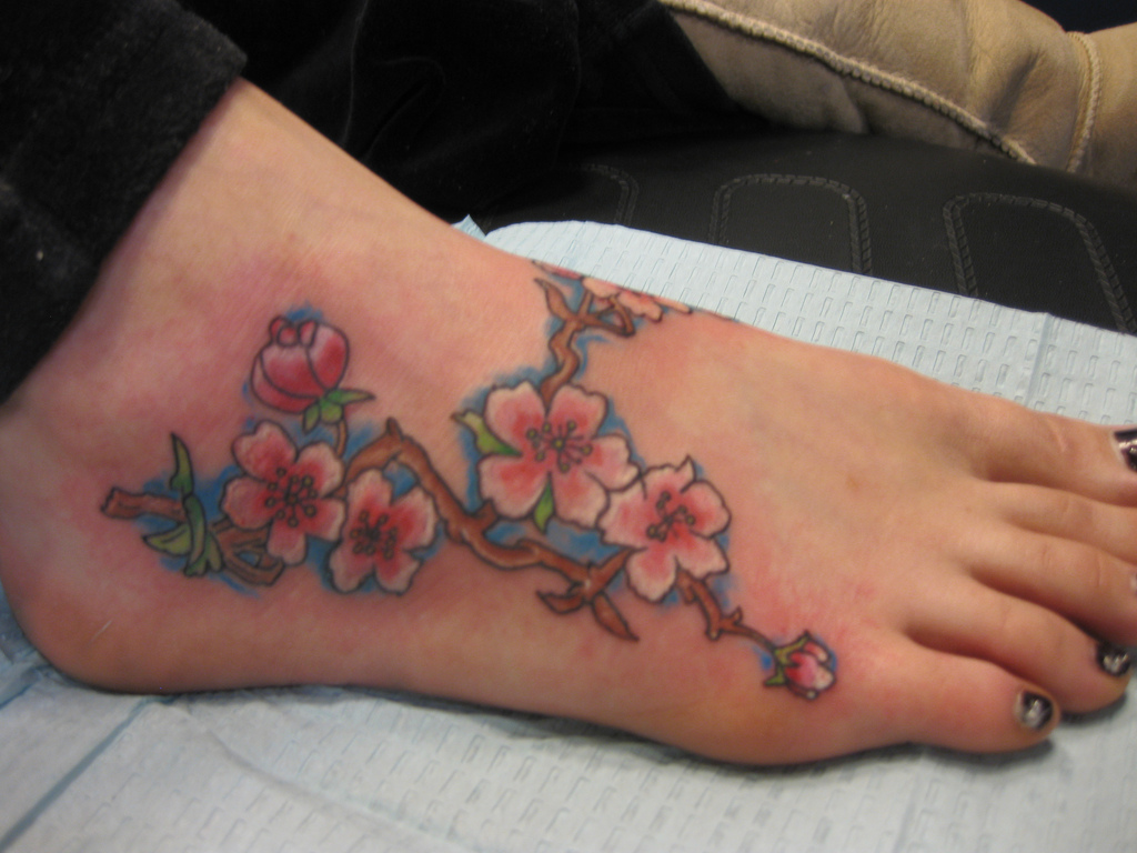Cool-Flower-Foot-Tattoos-Pattern-For-College-Girls